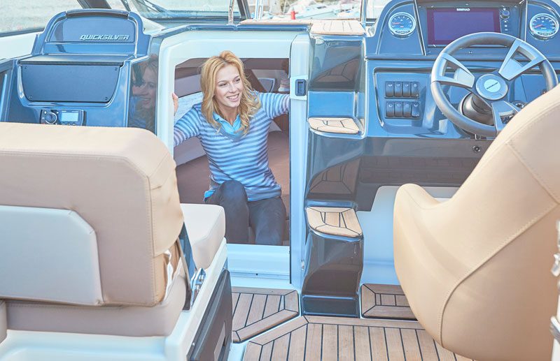 755-cruiser-details-1543-1_spacious_cabin_f